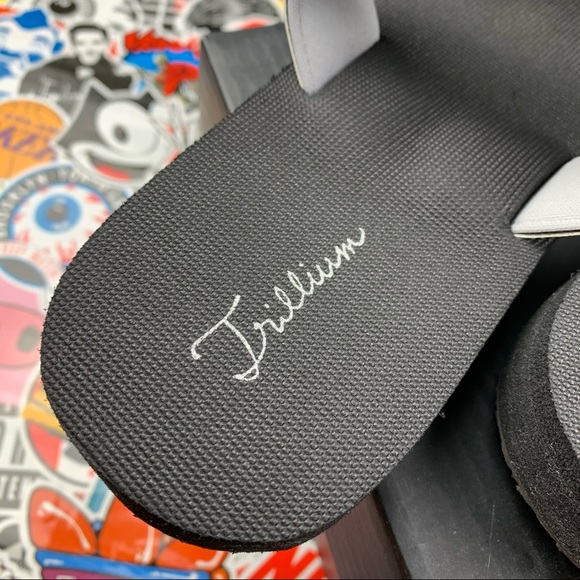 Trillium Iridescent Adjustable Sandals Var. Sizes - Picture 7 of 10